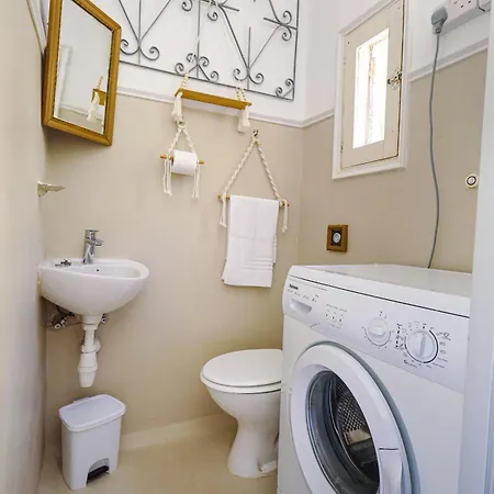 Traditional Maltese Townhouse With Backyard Garden And Seafront Location בית נופש מרססקלה