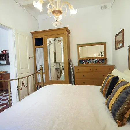 Traditional Maltese Townhouse With Backyard Garden And Seafront Location * מרססקלה