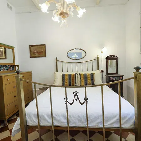 Traditional Maltese Townhouse With Backyard Garden And Seafront Location *