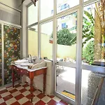 Dom wakacyjny Traditional Maltese Townhouse With Backyard Garden And Seafront Location