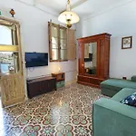 Holiday home Traditional Maltese Townhouse With Backyard Garden And Seafront Location *