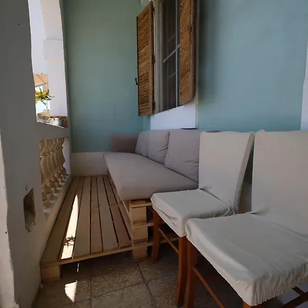 Holiday home Traditional Maltese Townhouse With Backyard Garden And Seafront Location
