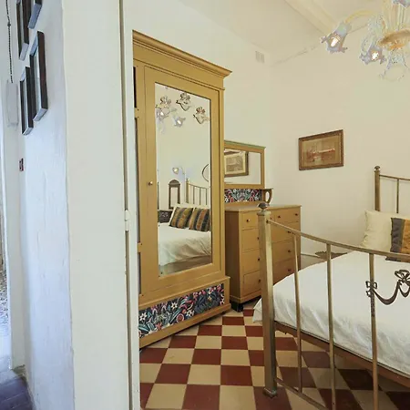 Holiday home Traditional Maltese Townhouse With Backyard Garden And Seafront Location *