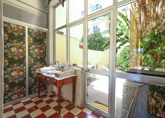 Дом отдыха Traditional Maltese Townhouse With Backyard Garden And Seafront Location