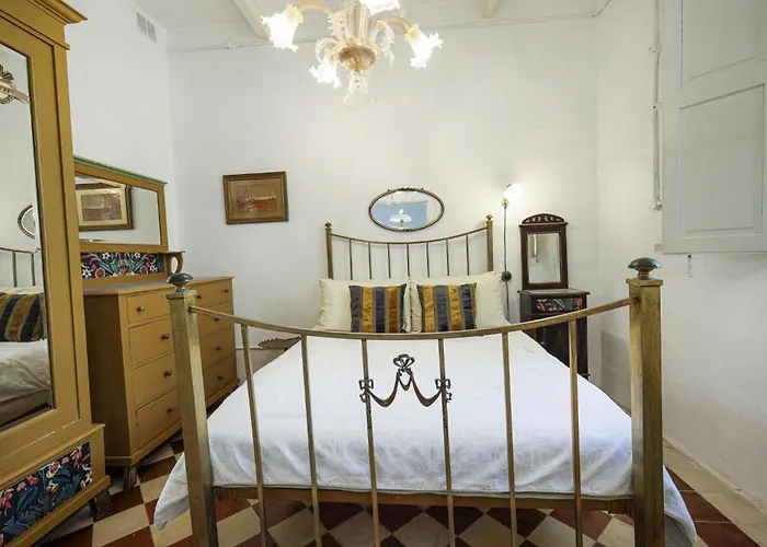 Traditional Maltese Townhouse With Backyard Garden And Seafront Location *