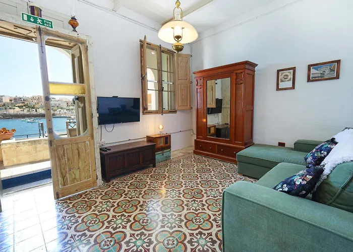 Дом отдыха Traditional Maltese Townhouse With Backyard Garden And Seafront Location *
